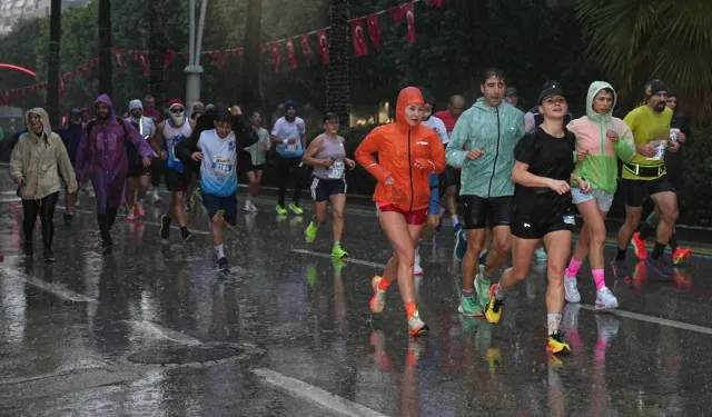 16. Uluslararası Adana Kurtuluş Yarı Maratonu koşuldu