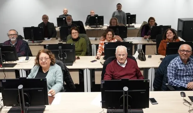 Denizli Büyükşehir'den 65 yaş üstüne dijital eğitim desteği