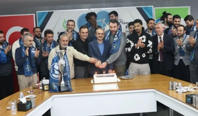 Kocaeli'de Başkan Çiftçi, şampiyon kadroyla bir araya geldi