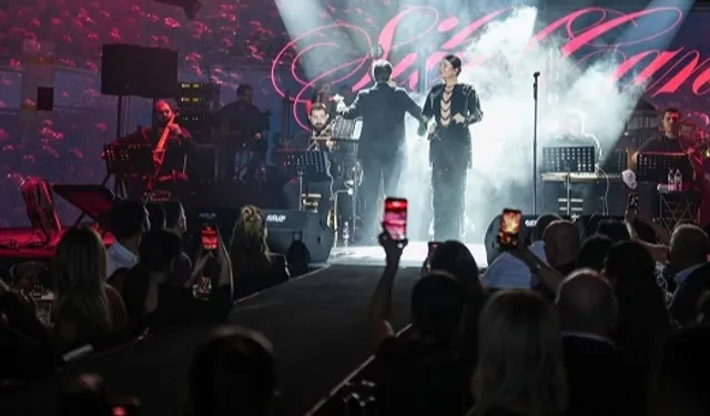 Sibel Can zarafetiyle göz kamaştırdı