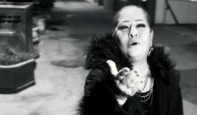 Yeliz'den Bağdat Caddesi'nde sokak konseri