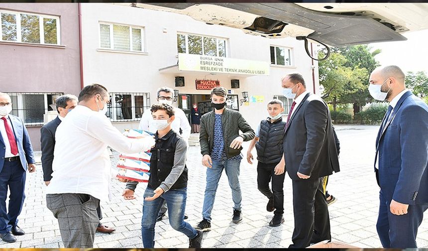 İznik Belediyesi'nden Yüz Yüze Eğitime 35 Bin Maske Ve Hijyen Desteği